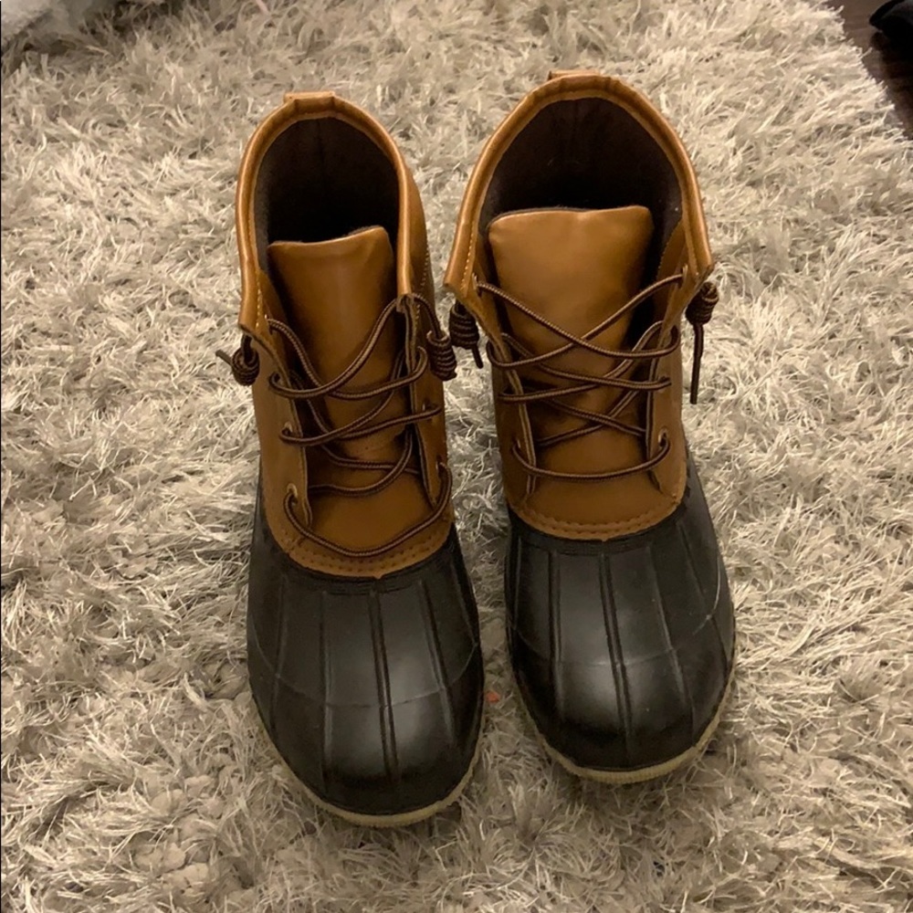 duck boots!! Women’s 7
